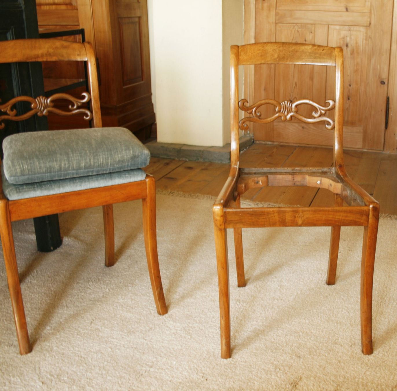 Sofas: Antikes Biedermeier-Set: 3-Sitzer Sofa & 2 Polsterstühle – Gebraucht aus Hosenruck von Musikmamsell 7