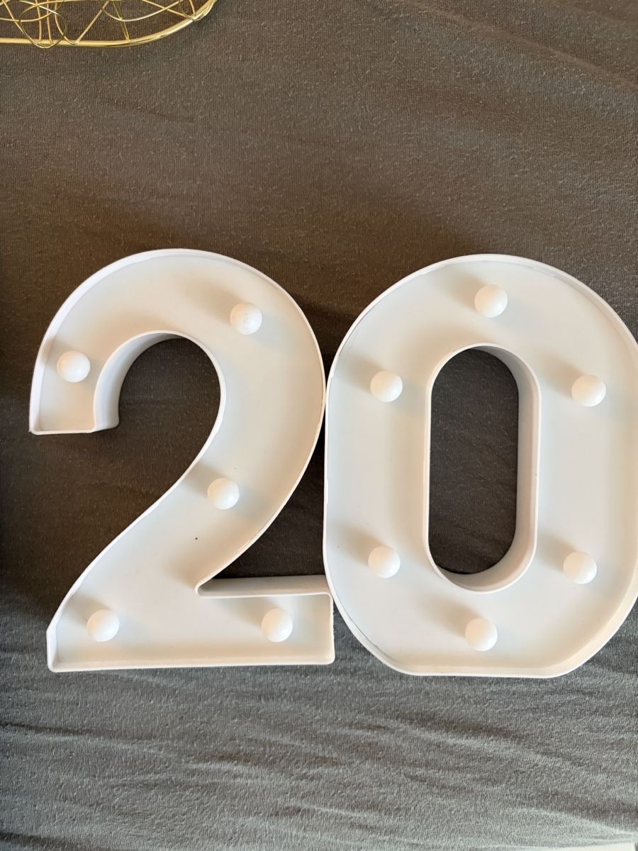 Toutes les décorations: LED Zahlen 2 und 0 – D'occasion à Frick par Lipstik