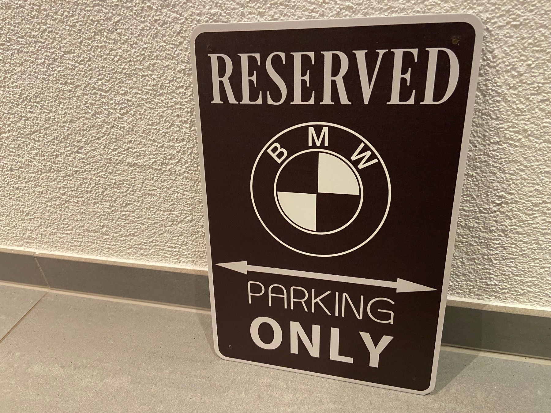 BMW Insegne: BMW PARKING ONLY SCHILD   / 1 Stück / BMW – Nuovo e nell'imballaggio originale da Seon venduto da Aaargauer01 1