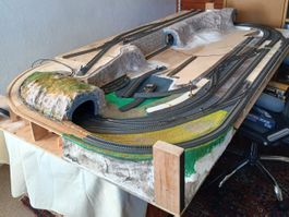 Modelleisenbahnstrecke auf Holzplatte, 220x112cm