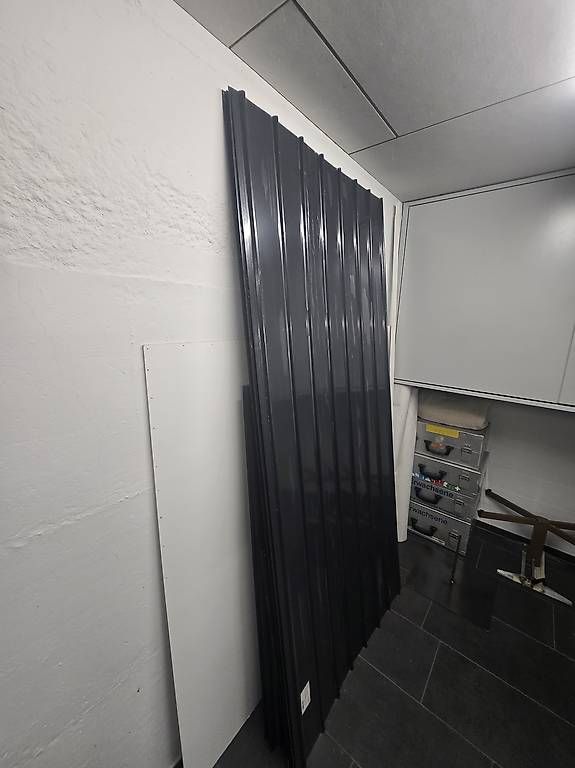 Altri materiali per l'edilizia: Trapezblech H12, anthrazit grau, 2000x910x0,4 mm – Usato da Rumlikon venduto da Wiralma 1