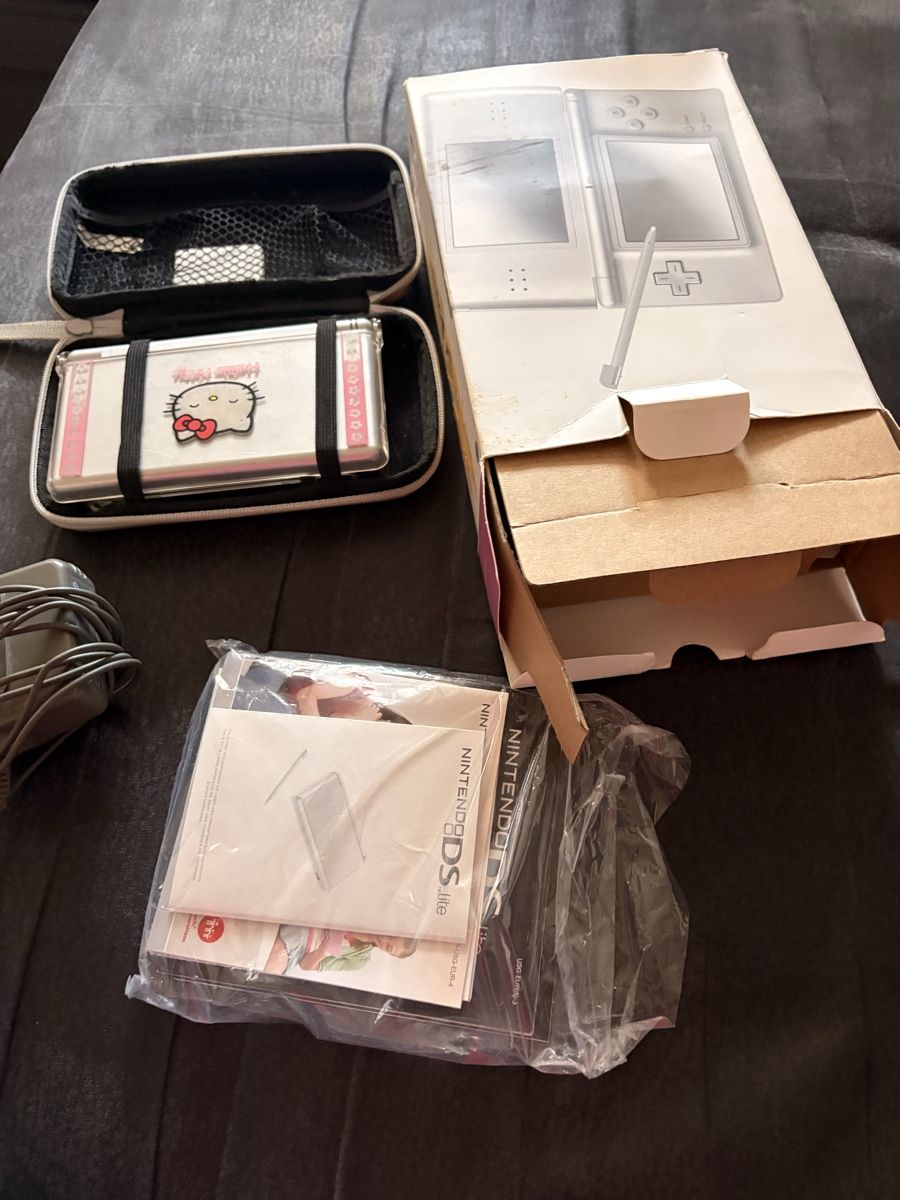 Nintendo Console: Console Nintendo DS Lite argent avec étui Hello Kitty – Usato da Carouge GE venduto da irma016 6