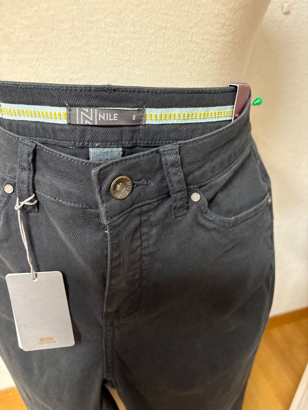 Nile Hosen: Tolle neue Hose Jeans Nile S regular – Neu (gemäss Beschreibung) aus Maienfeld von 8796 1