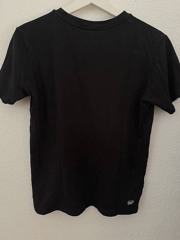 T-Shirts: Lacoste T shirt  – Gebraucht aus Zürich von val_99cm 1