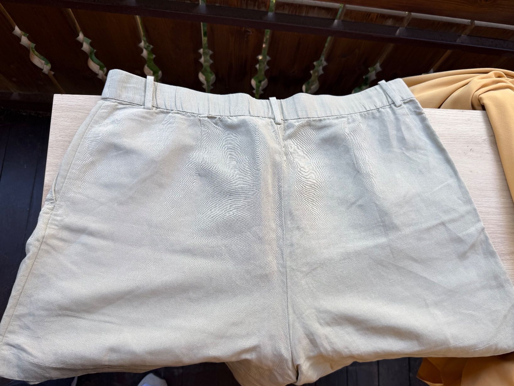 H&M Pantaloni: H&M Leinen Shorts beige / Gr.50 – Usato da Zermatt venduto da cacador 1
