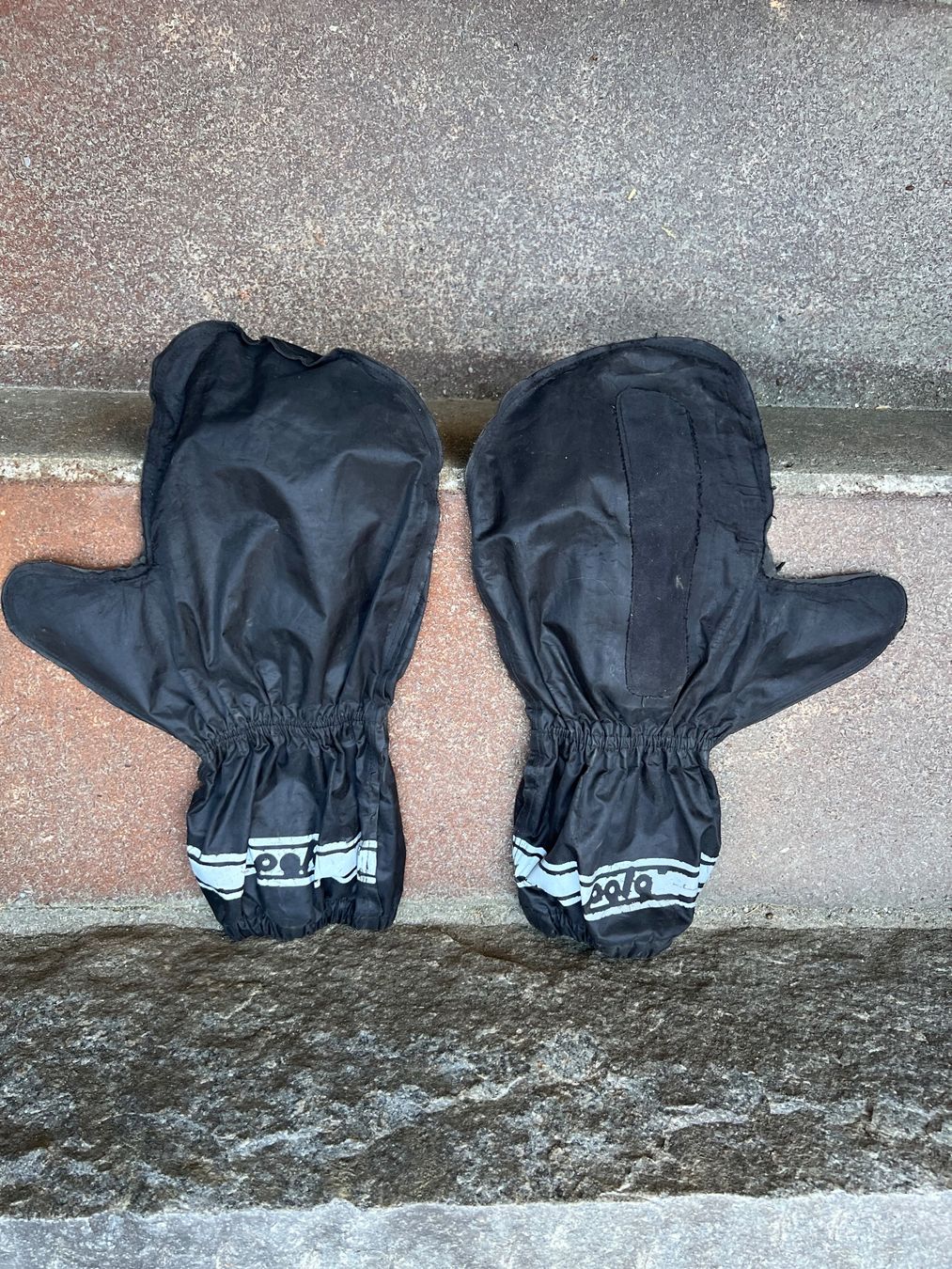 Guanti & manicotti: Sur gants de pluie taille unique – Usato da Sierre venduto da side8625 1