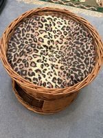 Korb Katzenmöbel mit Leopardenmuster Kissen neuwertig