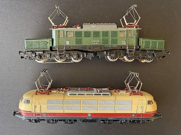 Märklin Modellini di ferrovie: Märklin Elektroloks 3053 und 3322 – Usato da Winterthur venduto da pascalCCS