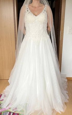 Wunderschönes, neues Brautkleid