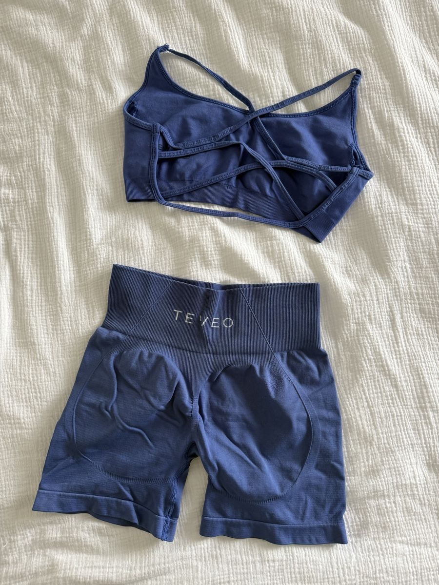Lots de vêtements: teveo set blau – D'occasion à Altikon par borchardt.sara 1