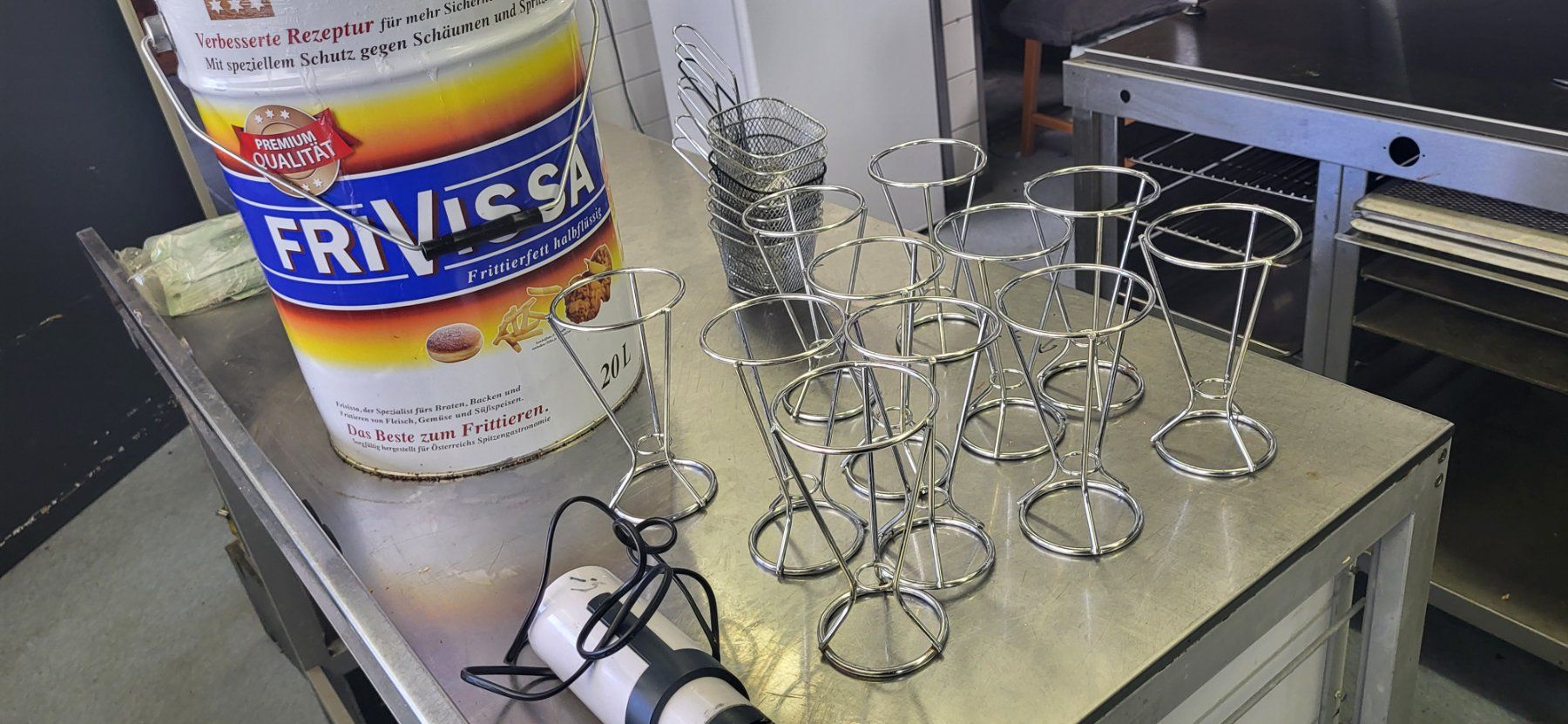 Cucine complete: Pommes Frites Tüten Halter 11 Stk. – Usato da Thal venduto da ExpofairAG