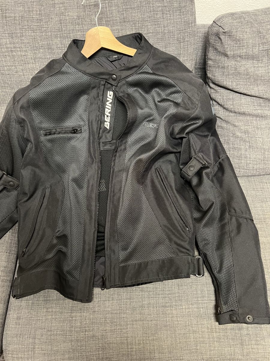 Vestes: Veste de moto avec protections intégrées – Neuf (Voir description) à Epalinges par pau_78d8 1