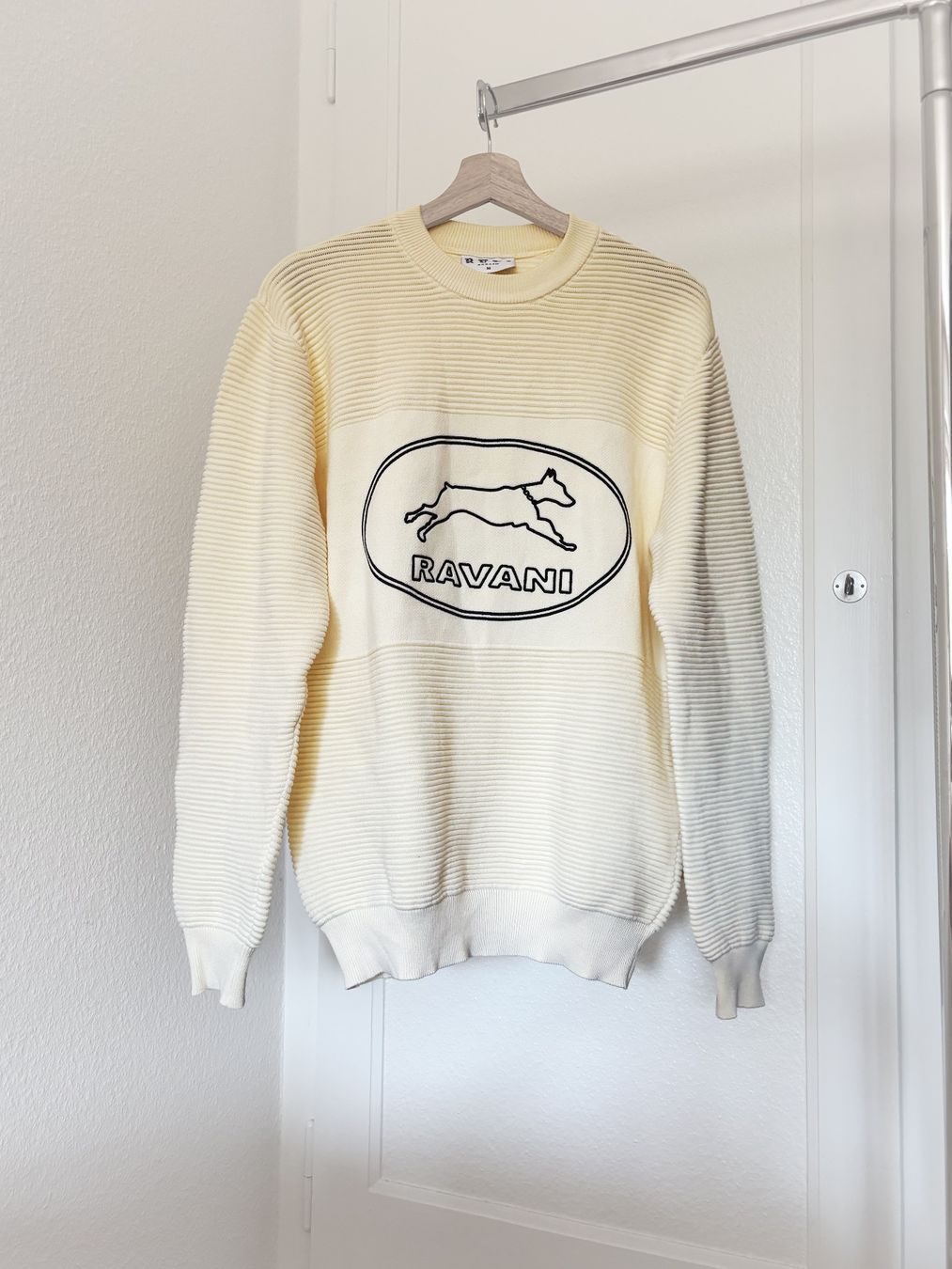 Pullover & Sweatshirts: Ravani Pullover Creme Beige – Neu (gemäss Beschreibung) aus Bern von Lelixino