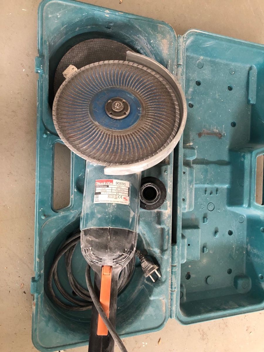 Makita Alle Werkzeuge: -Flex mit Trennscheibe 400 Fr. – Gebraucht aus Oberarth von petrawree 1