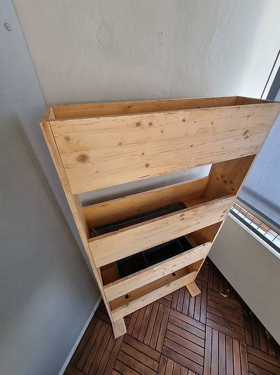 Étagères: Pflanzenregal Holz 4 Etagen – D'occasion à Bern par Tamao