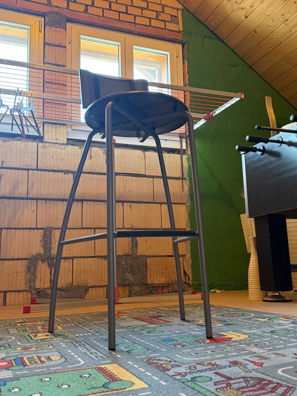 Tavoli: Stehtisch mit 3 Barhocker – Usato da Triesen venduto da mfo_g8hp 7