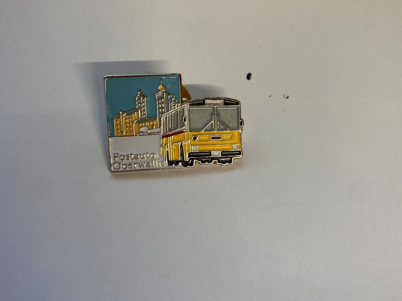 Placchette & Badge: Pin's Poste Oberwallis Car Postal Suisse – Usato da Le Brassus venduto da cinema13