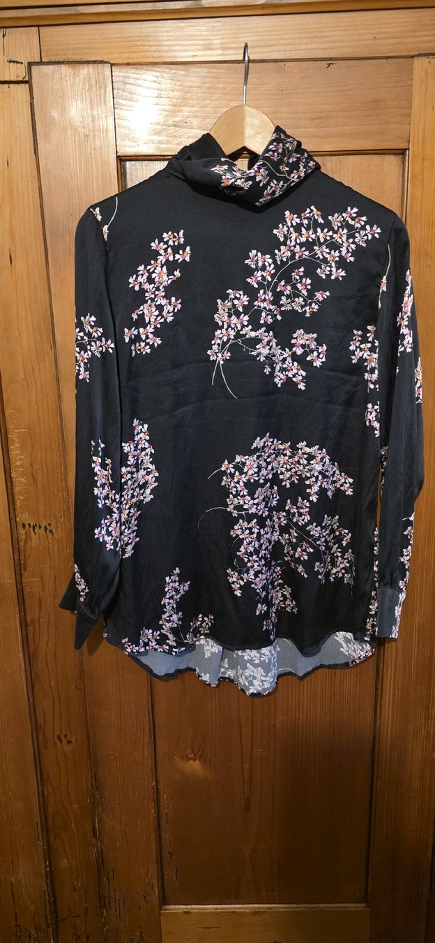 Blusen: Seidenbluse mit Blütenprint – Gebraucht aus kaisten von NinaLina_K 1
