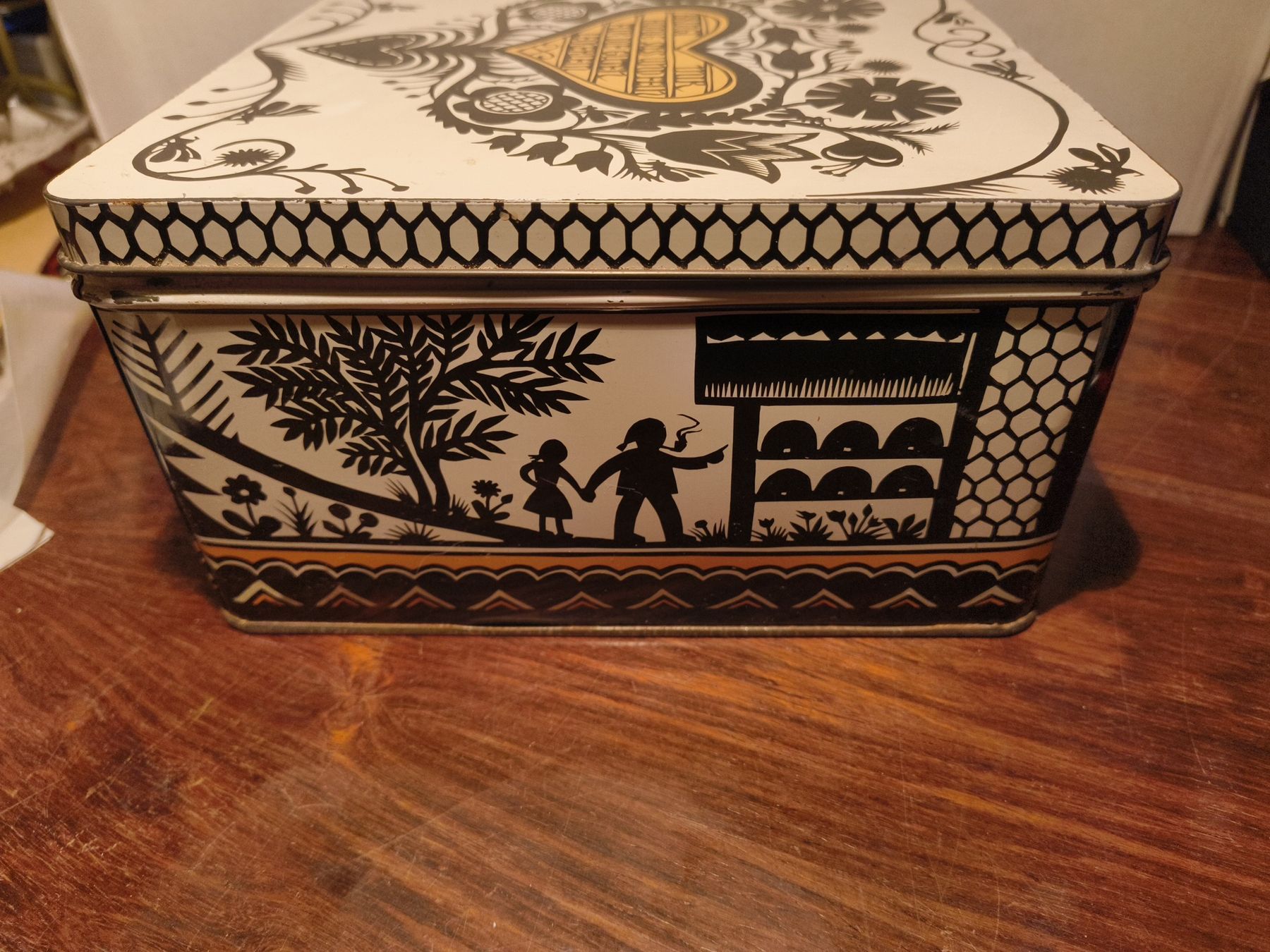 Tutte le decorazioni: antike Läckerli Huus Blechdose Basel Scherenschnitt Deko – Usato da stettlen venduto da VintageBern_ch 4