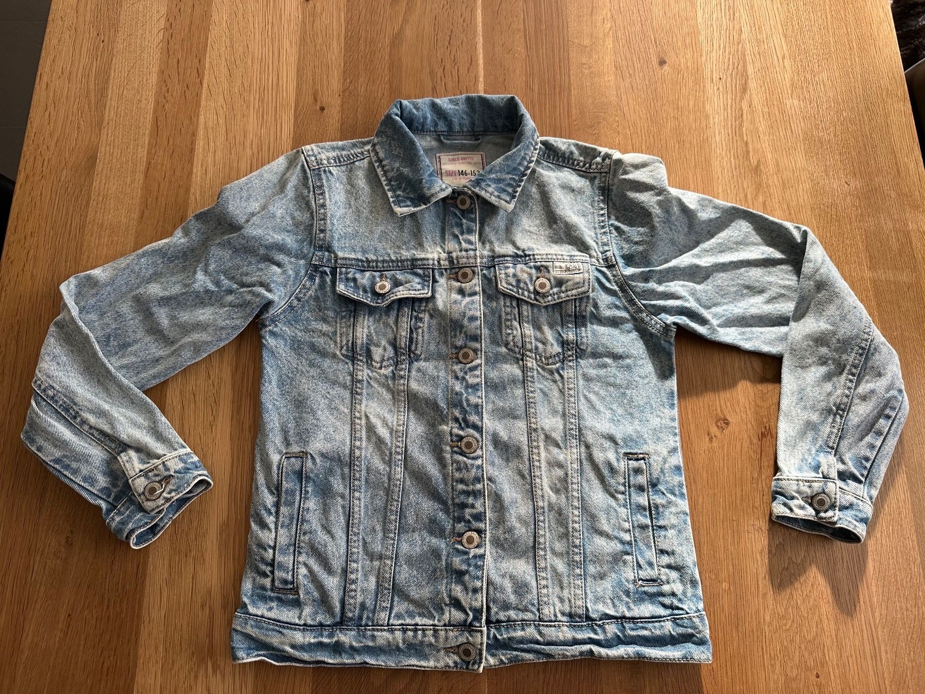 Giacche & Cappotti: Jeansjacke Mädchen Gr. 146/152 – Usato da Krauchthal venduto da swisscheese
