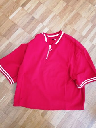 Rotes T-Shirt mit Reissverschluss, sportlich, Gr. M