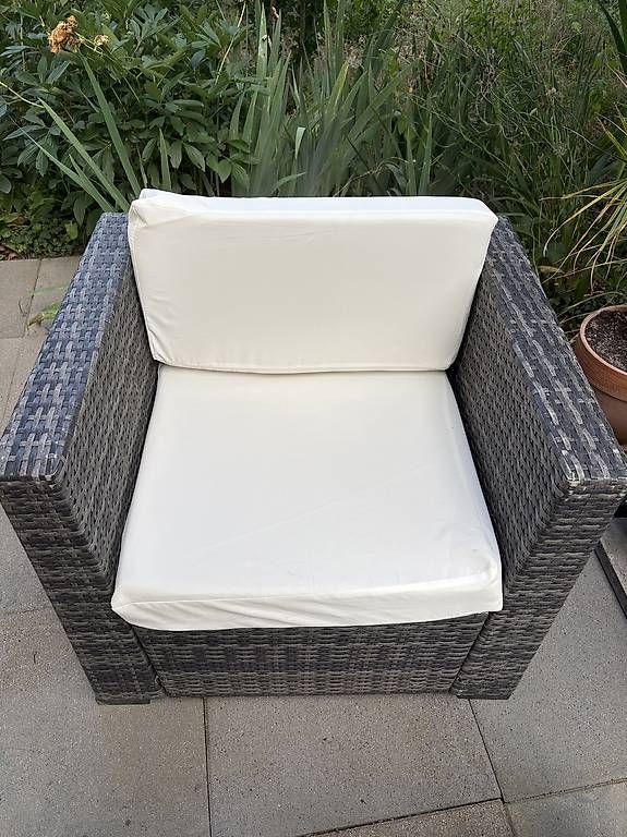 Set de table et chaises: Salon de jardin gris – D'occasion à Moudon par ch__8nhl 2