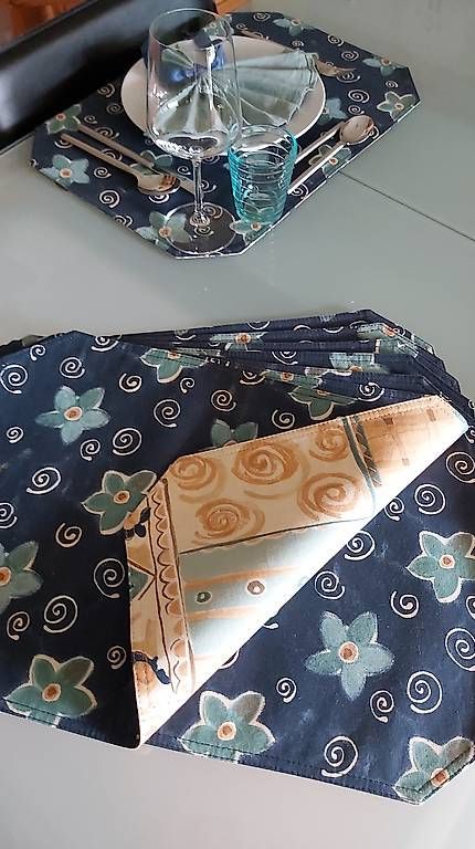 Set di tavolo e panche: Edle Tischsets + Servietten, pro Set – Usato da Uetendorf venduto da Ladouce 3