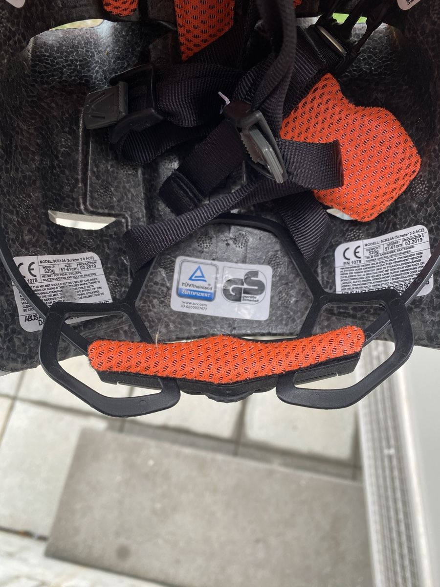 Abus Caschi: Abus Frau Velo Helm – Usato da Herrliberg venduto da mas_7lxb 2