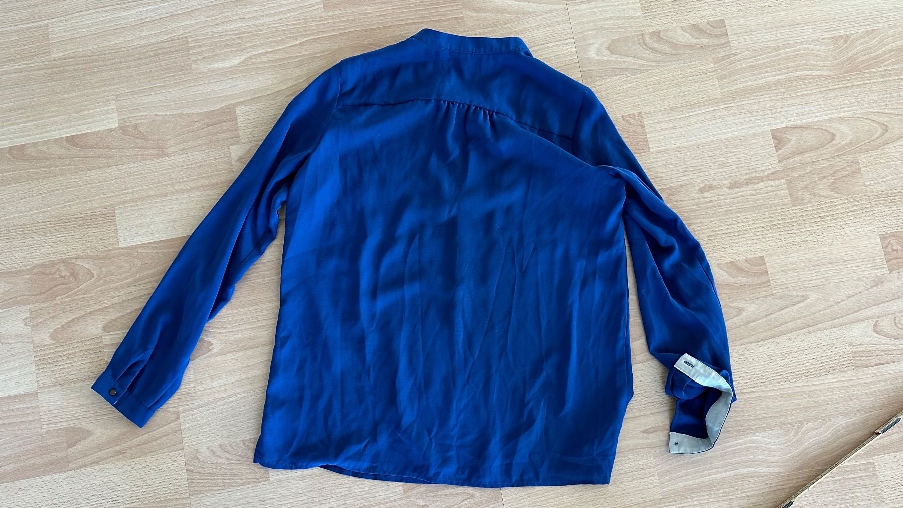 Esprit Camicette: ESPRIT Bluse blau mit beigen Details Gr 40 – Usato da Winterthur venduto da Secondhand-Family 5
