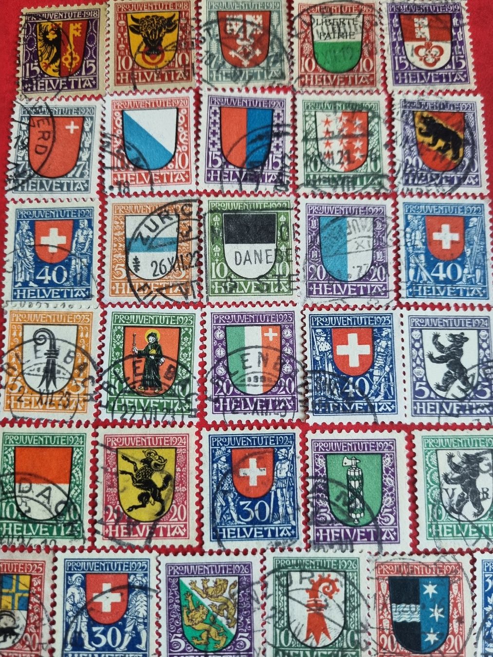 Tutti i francobolli: SAMMLUNG: PJ-WAPPEN AB 1918 - KAT.ca. 400.-  – Usato da Heimenschwand venduto da rog_p7h9 1