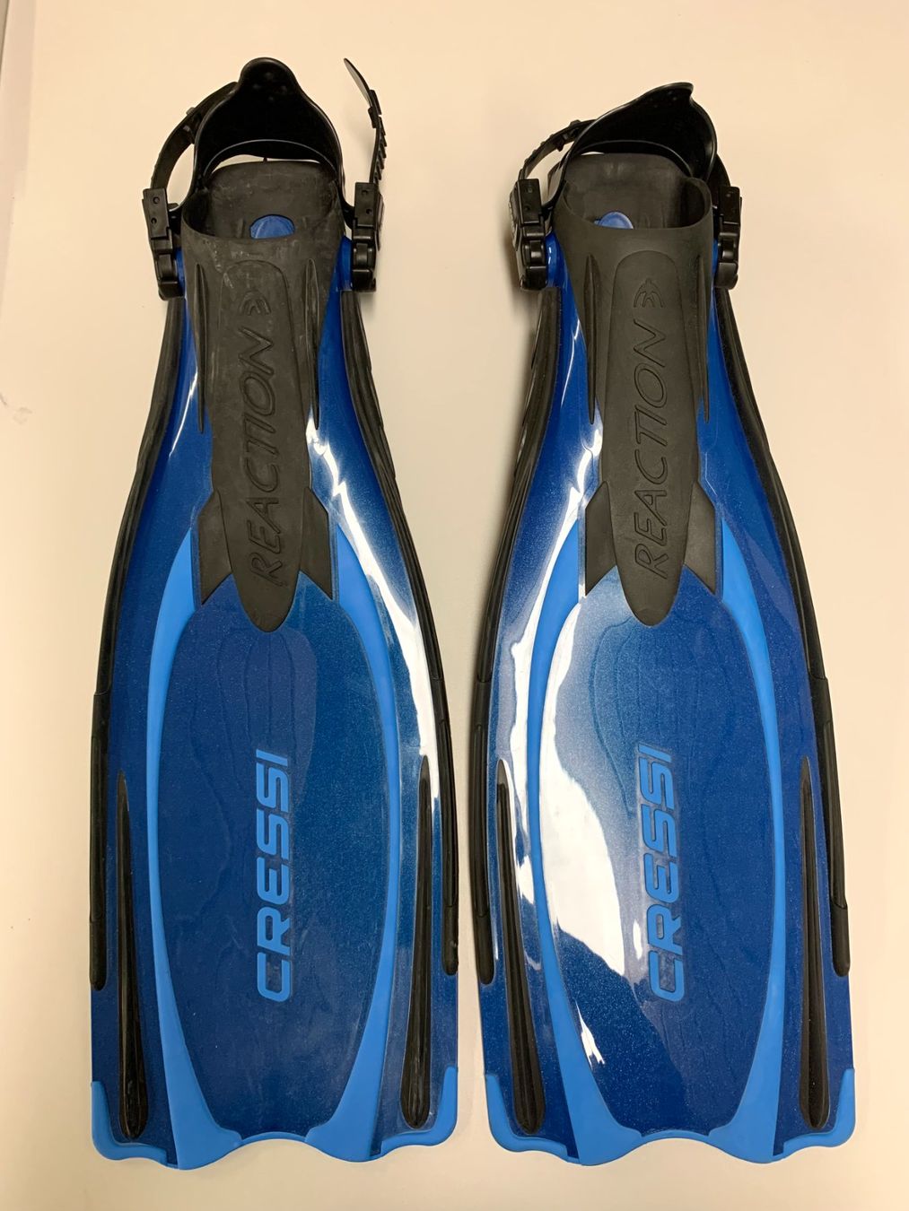 Cressi Pinne, Maschere & Boccagli: Flossen - Cressi - Reaction - Blau - Gr. M-L – Nuovo e nell'imballaggio originale da Samstagern venduto da Spliti