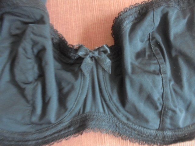 H&M Sonstige Unterwäsche: BH Schwarz, Gr. 85C H&M mit Bügel – Neu (gemäss Beschreibung) aus Hinwil von Glasperlen 2