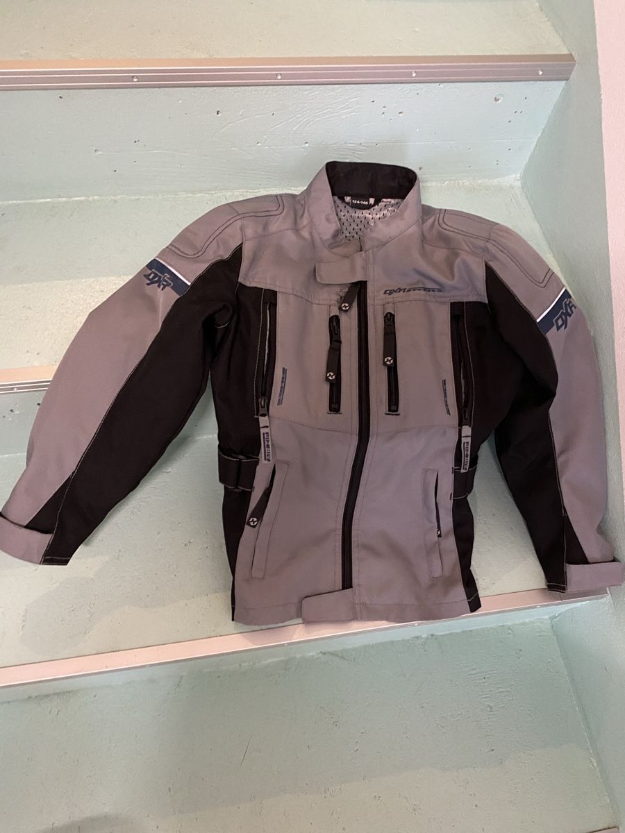 Vestes & Manteaux: Kindermotorradjacke  – D'occasion à Cordast par Balduin3