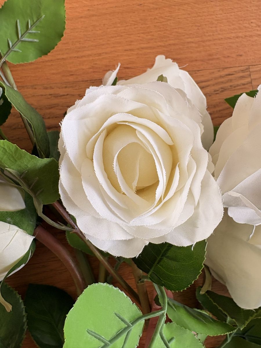 Alle Dekorationen: Artificial Rose Stems - Pink/White – Neu (gemäss Beschreibung) aus Oberengstringen von tal_t5f9 2
