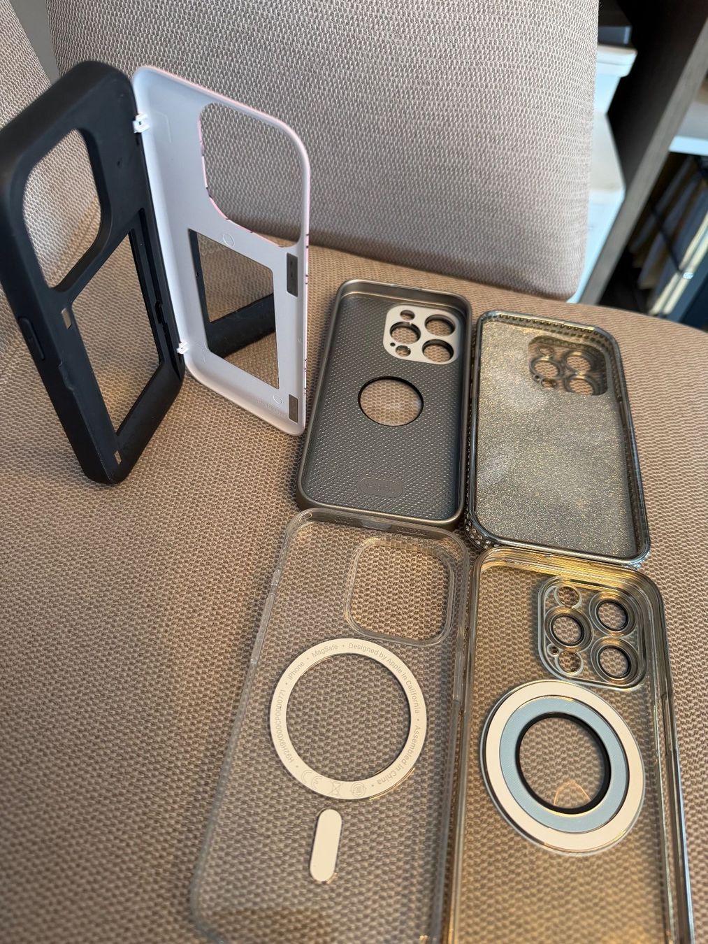 Cover & Protezioni schermo: iPhone 15 Pro Cases - 5 Stück – Usato da Wollerau venduto da Cora07 3