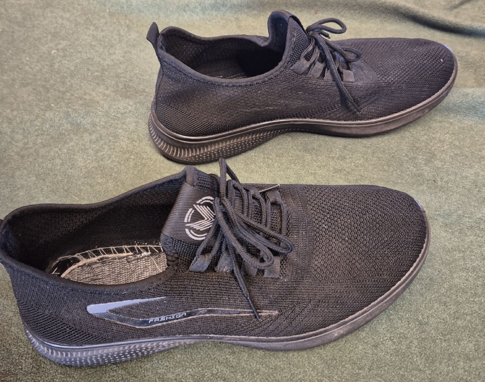 Scarpe da uomo: Schwarze Herren Schuhe, Grösse 46, – Usato da Halten venduto da GiMu.84 1