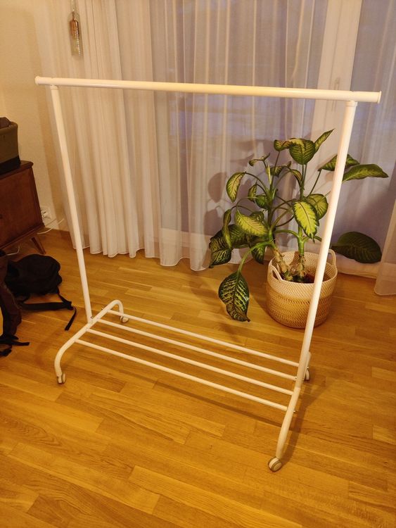 Ikea Rigga Kleiderständer / Garderobe auf Rollen Kaufen auf Ricardo