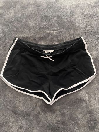 Short noir, confortable, comme neuf!