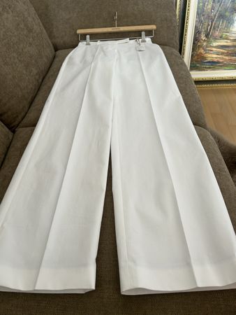 Elegante Sommerhose  , neu, Gr. 38, weiss, Eleventy Milan