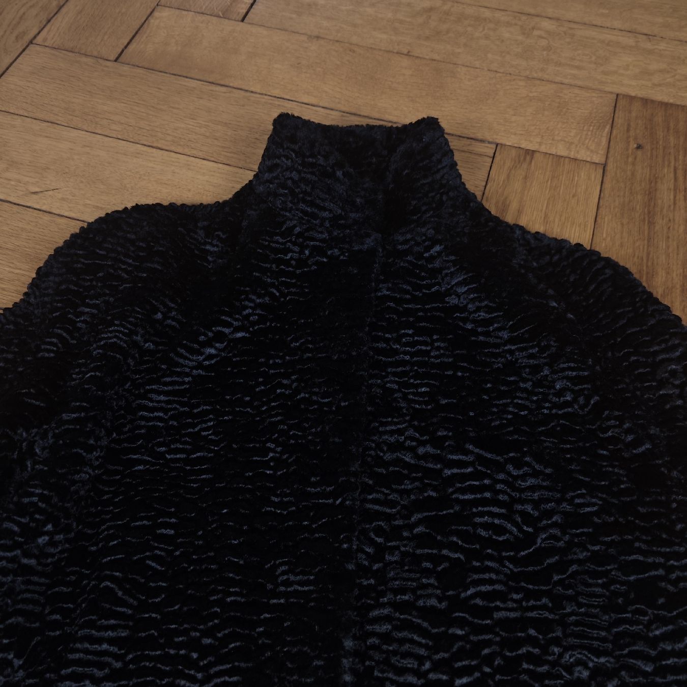 Alexander Mcqueen Mäntel: ALEXANDER MCQUEEN Mantel Kunstfell schwarz IT38 – Gebraucht aus Schaffhausen von clxud 3