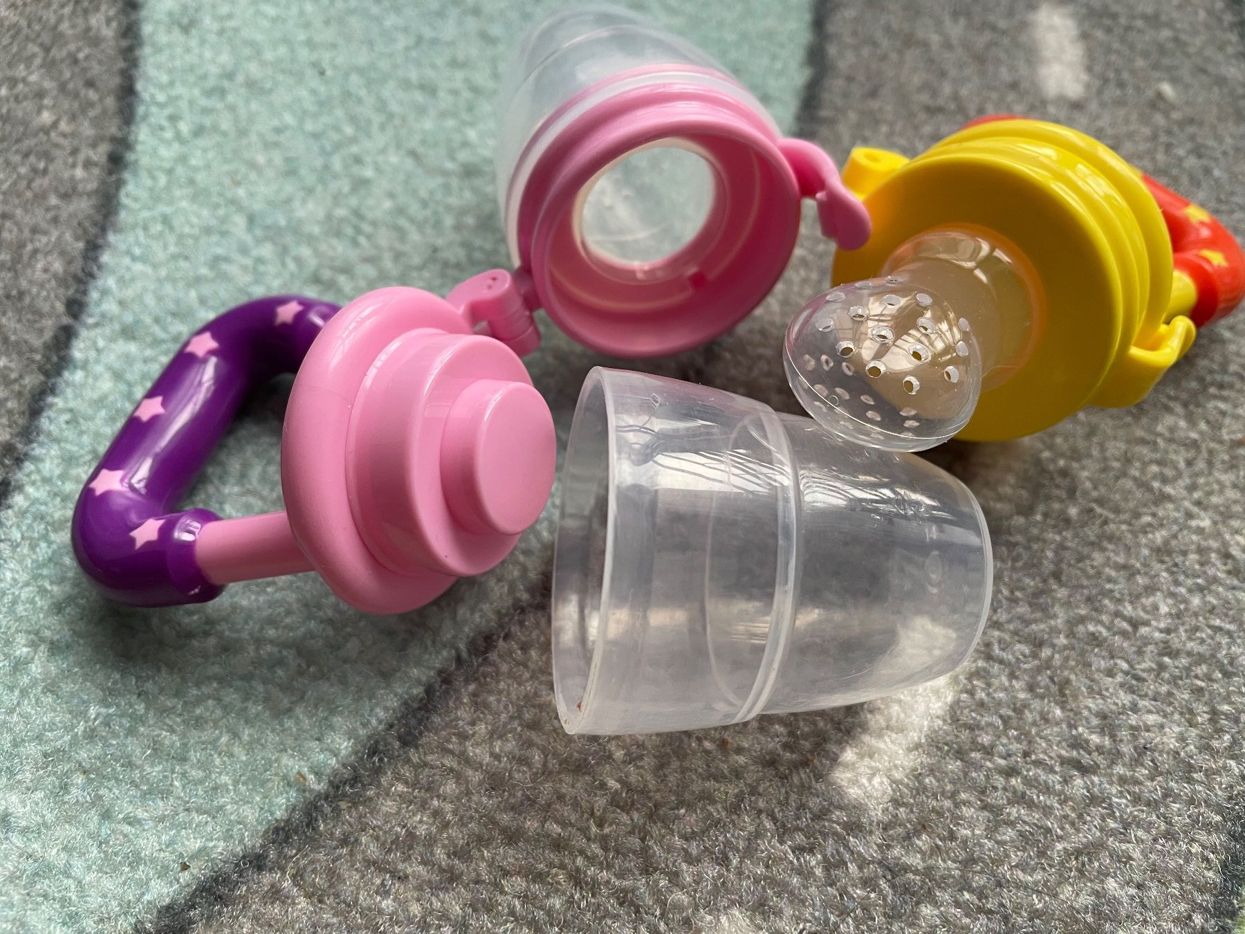 Giocattoli: Fruchtsauger für Babys – Nuovo (secondo la descrizione) da Kaltbrunn venduto da mar_7jpc