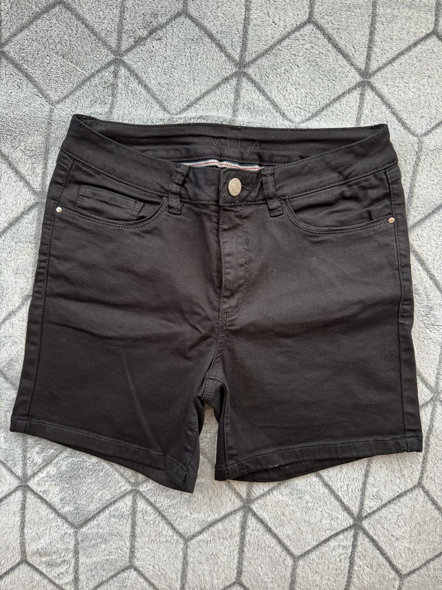 Jeans: Vila Shorts schwarz Gr. 27 – Usato da Rüti ZH venduto da Ella96