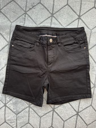 Vila Shorts schwarz Gr. 27