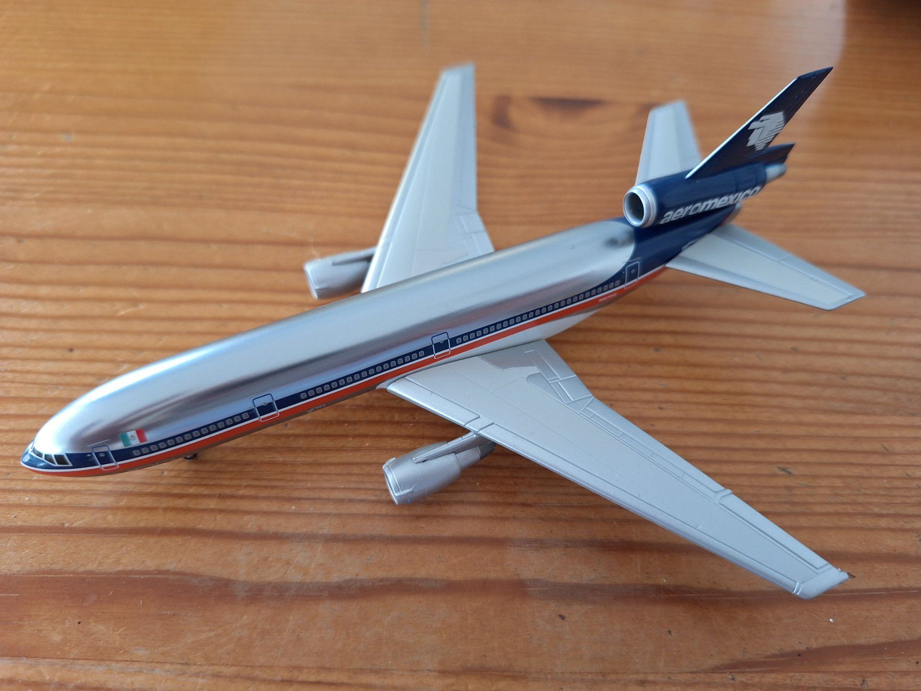 Modellbausätze & Standmodelle: Aeromexico Dc-10-30 1:400 – Gebraucht aus Sargans von nicsam1815 1