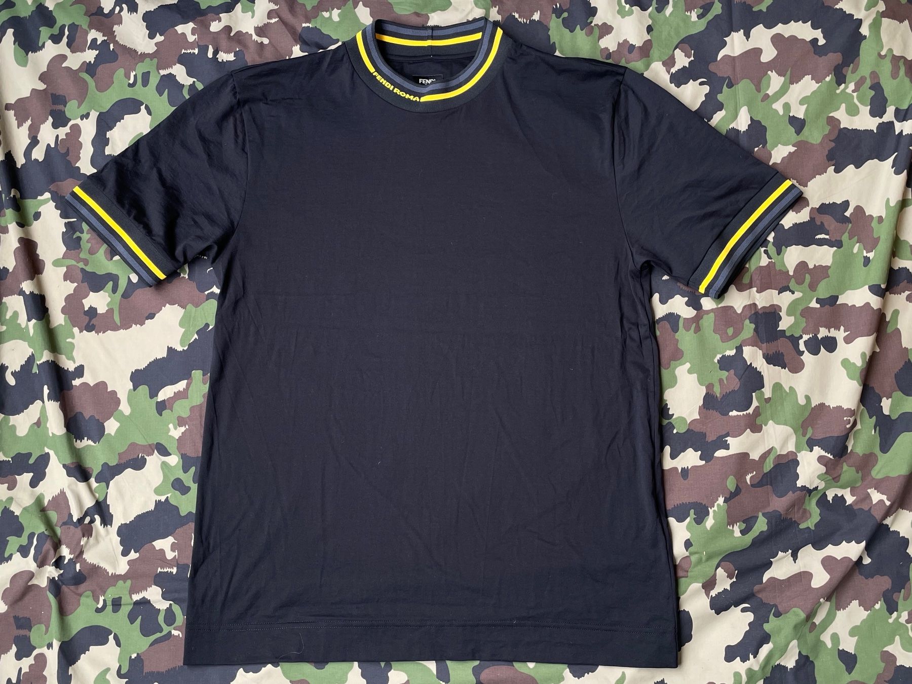 Fendi T-Shirts: Fendi T-Shirt Sz L – Gebraucht aus Zürich von le_souk