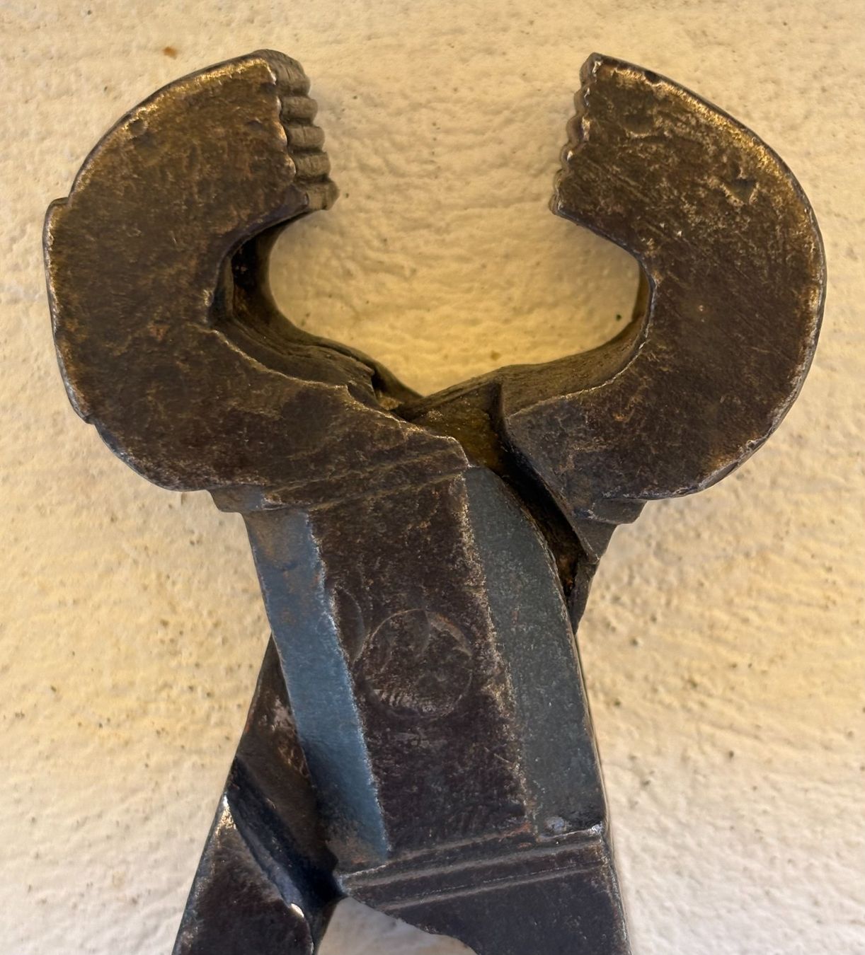 Tutti gli attrezzi: ANTIKE EISEN ZANGE 26CM LANG MIT PUNZEN – Usato da Ostermundigen venduto da wini63 3