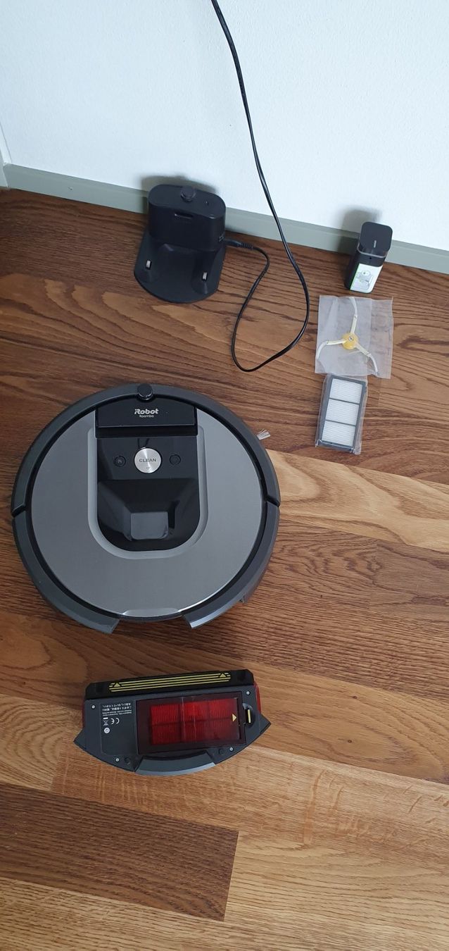 Irobot Staubsauger & Zubehör: iRobot Roomba Staubsauger Roboter + Accessories Blackfriday. – Gebraucht aus Zürich von Leica.C89 4