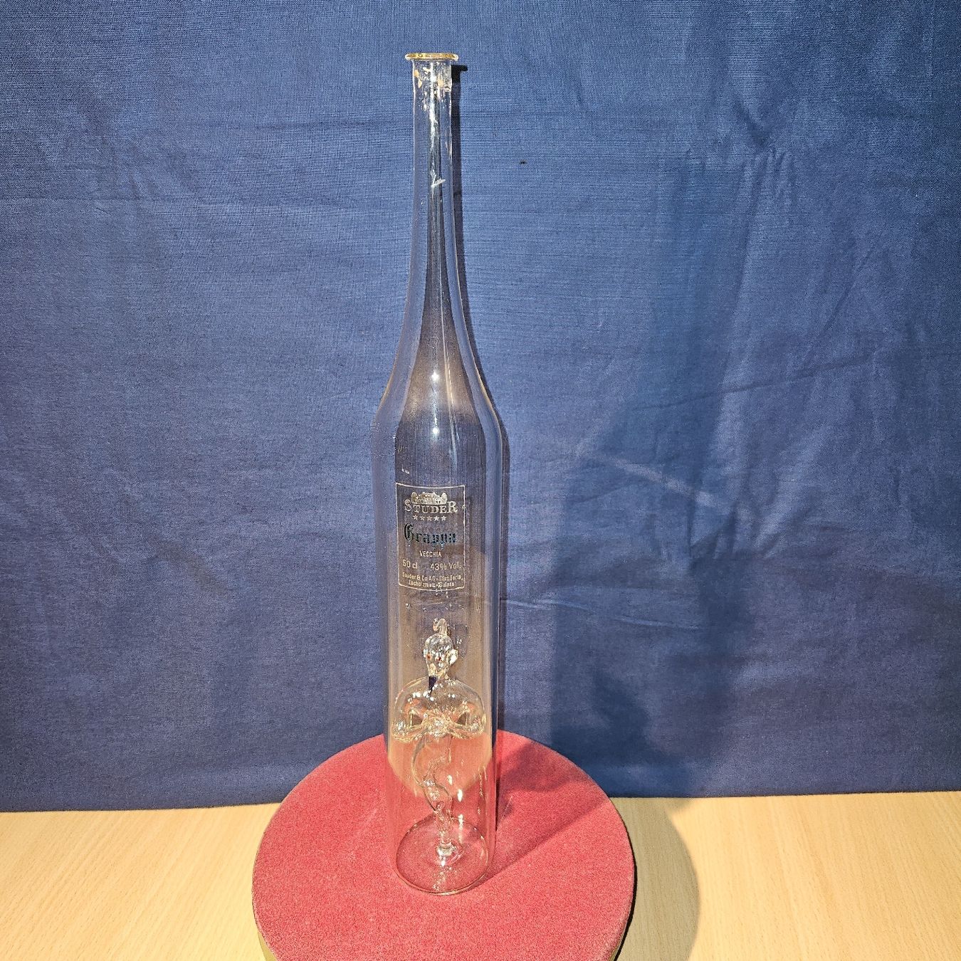 Altro: Studer Grappa Vecchia Flasche mit Glasfigur, 38cm hoch – Usato da Kriens venduto da gra_fhn7 4