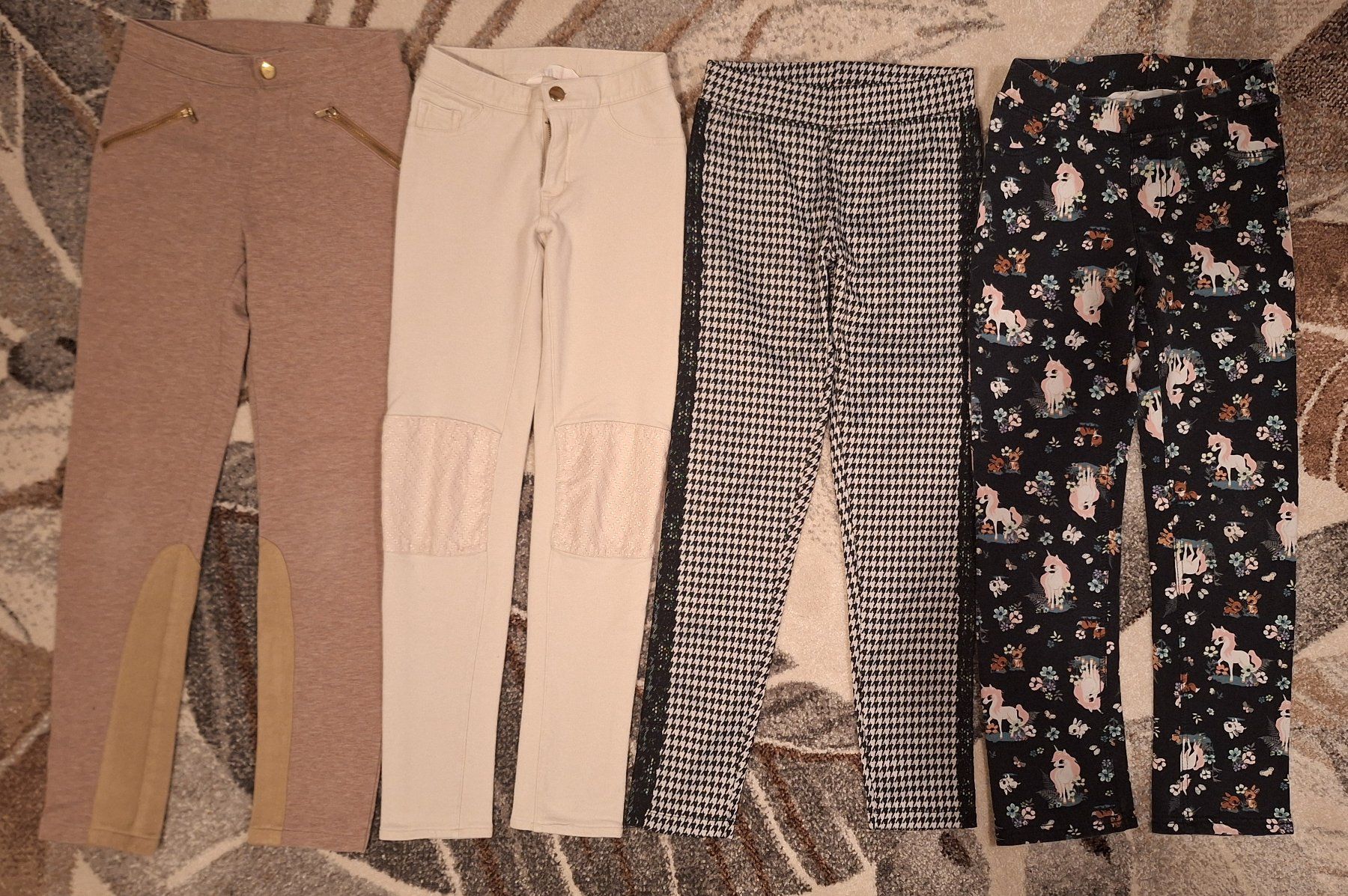 Pantaloni: 9 Paar Hosen Mädchen - Gr. 140 – Usato da Luzern venduto da Duga5 2
