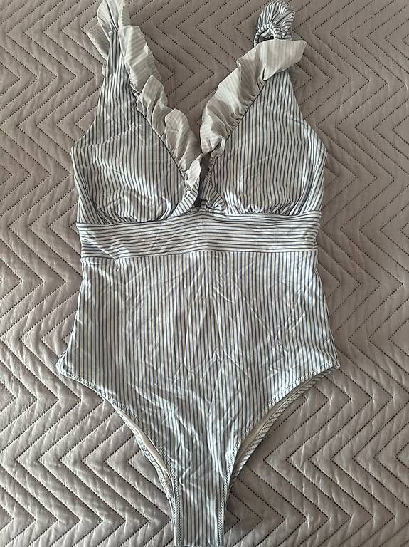 Badekleider & Bikinis: Maillot de bain T40 HM – Gebraucht aus Schmitten FR von MmeCruz
